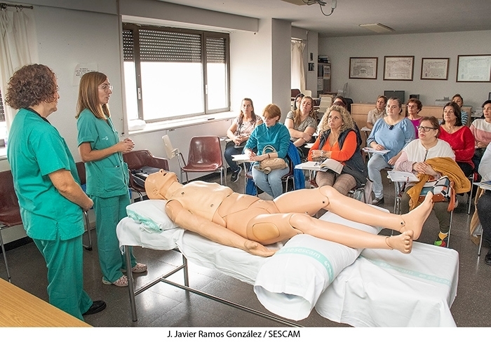 Veinte personas asisten en el Hospital de Guadalajara a un taller para la prevención de lesiones por presión en personas inmovilizadas