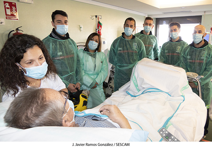 Bomberos del Ayuntamiento de Guadalajara visitan el hospital