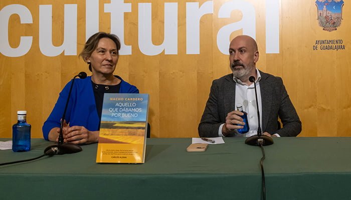 Nacho Cardero presenta en Guadalajara su libro 'Aquello que dábamos por bueno', con homenaje a la ciudad que le vio nacer
