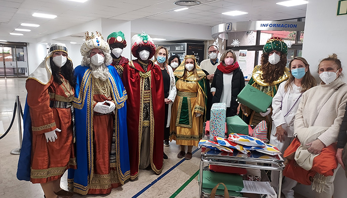 Sus Majestades los Reyes Magos visitan el Hospital de Guadalajara