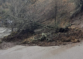 Cortada la CM-10 por balsa de agua y la GU-211 entre Palancares y Valverde de los Arroyos por rocas y barro